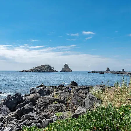 Il Panorama Di Aci E Galatea Superior * Aci Castello