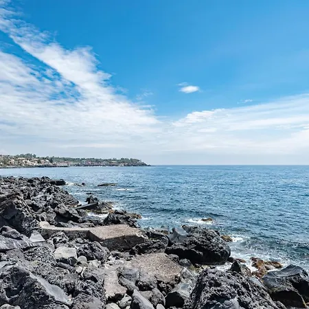Il Panorama Di Aci E Galatea Superior Aci Castello